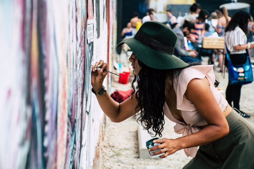 Woman painting wall, Brett Sayles via Pexels.com